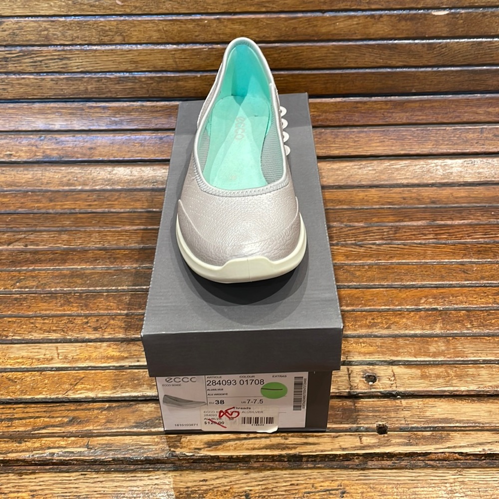 Brand new Ecco Flat in Alusilver